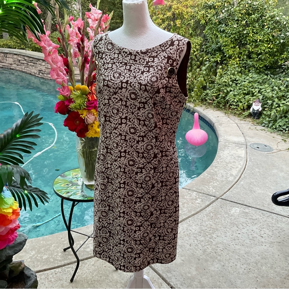 Michael Kors floral brown & white shift Dress 2 MK decorative buttons Sz 10 ⭐️